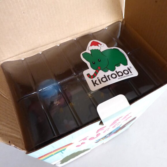 NEW 2009 8” KIDROBOT KRONK TREE HUGGER APE DUNNY DESIGNER ART VINYL FIGURE - Picture 2 of 15